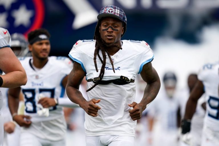 DeAndre Hopkins honoring NBA icon with new jersey number