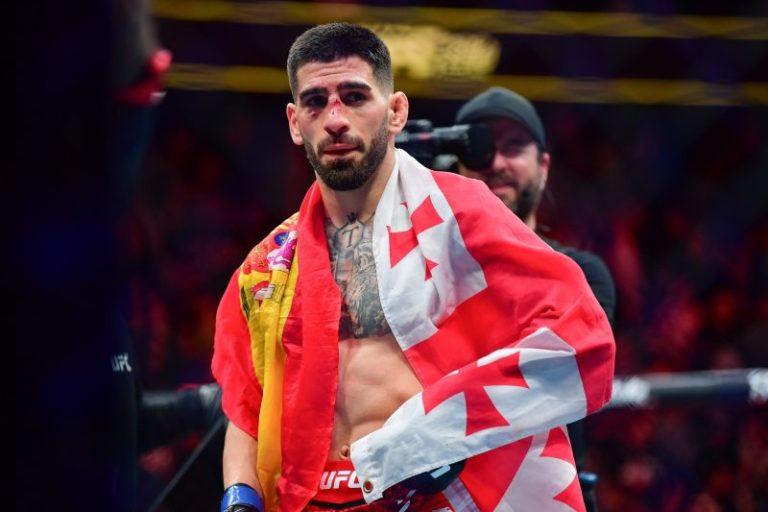 UFC 308 live: Updates, highlights for Topuria vs. Holloway card