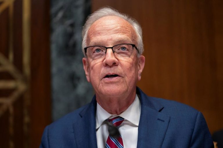 Republican senator presses FAA to speed rocket launch license reviews