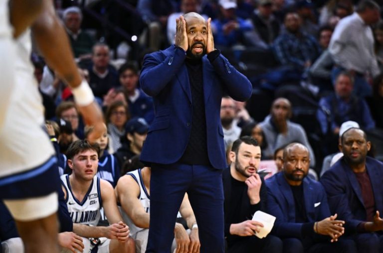 College basketball reacts as Villanova suffers devastating early loss