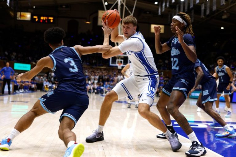 How did Cooper Flagg play in first college basketball game with Duke?