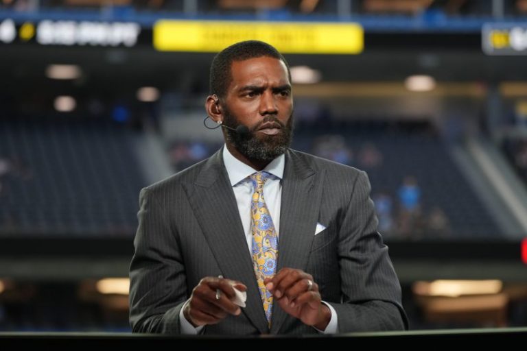 Randy Moss reveals cancer diagnosis, details treatment in livestream