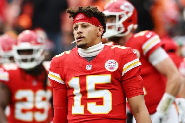 What should Chiefs do with Patrick Mahomes? NFL world discusses