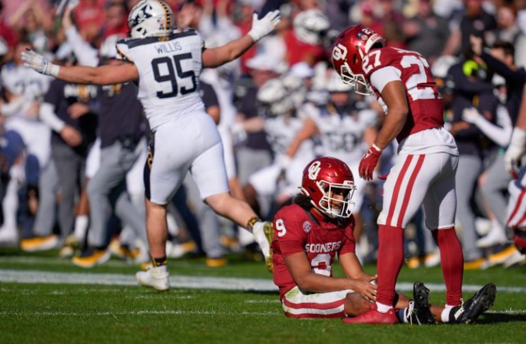 Navy stops two-point conversion to win Armed Forces Bowl: Highlights
