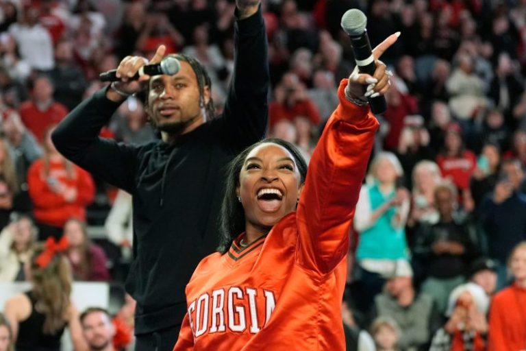 Simone Biles ‘calls the Dawgs’ at Georgia gymnastics meet