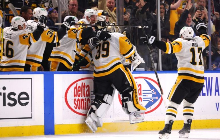 Penguins goalie gets NHL first with goal, assist