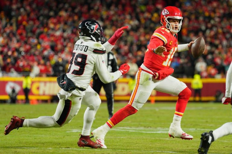 Texans react to controversial calls on hits to Patrick Mahomes