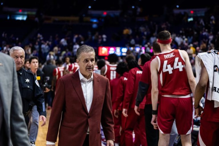 College basketball winners, losers: Arkansas, Calipari continue fall