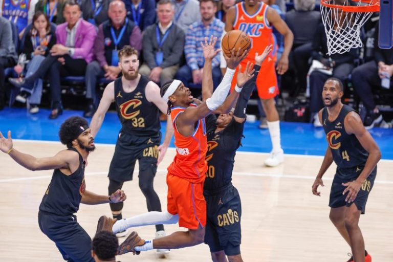 NBA midseason winners, losers: Knicks on upswing; Warriors’ window shuts