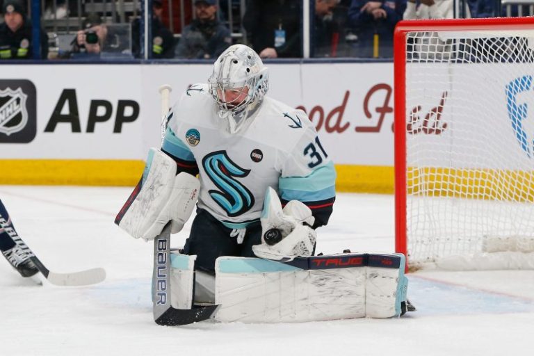 NHL tracker: Struggling former No. 1 goaltender goes on waivers