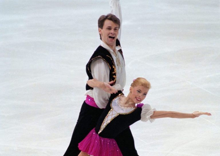 US, Russian figure skaters among those aboard plane that crashed near DC
