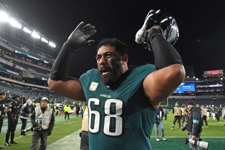 ‘Trapped’ in a New Orleans mall? It happened to the Eagles’ largest star