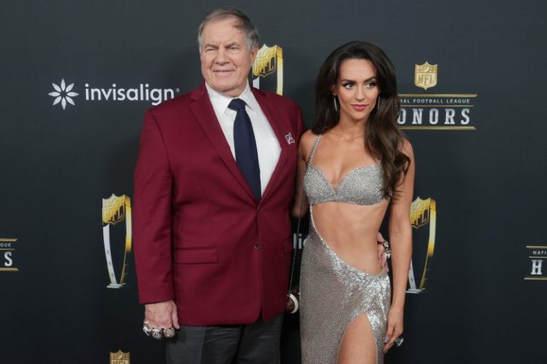Snoop Dogg roasts Belichick, 24-year-old girlfriend at NFL Honors