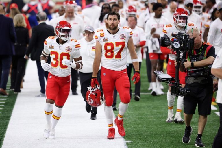 What we know so far about whether Chiefs TE Travis Kelce will return