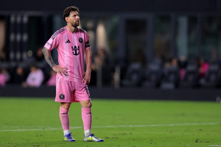 MLS fines Messi for squeezing opposing coach’s neck. What happened
