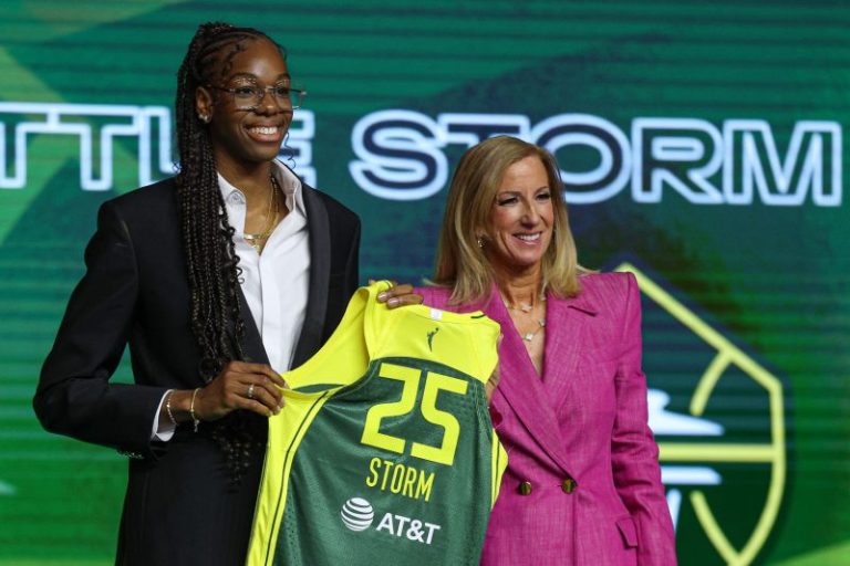 WNBA draft winners, losers: Bueckers, overseas players have big night