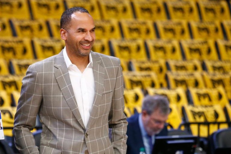 Charles Barkley gives pointed advice to embattled Mavs GM on live TV