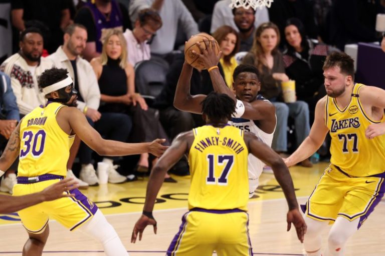 Lakers stifle Timberwolves to even playoff series: Highlights