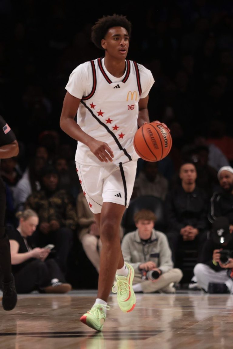 Report: Five-star hoops recruit in induced coma after car crash