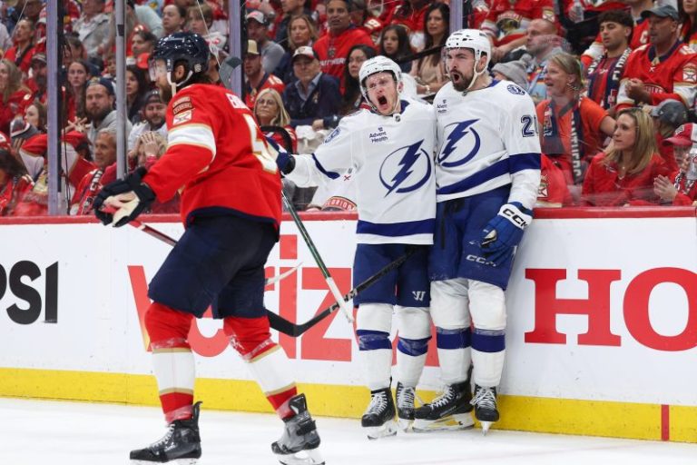 Panthers fumble home ice in Game 3 loss to Lightning