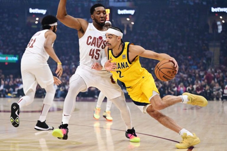 Pacers vs. Cavaliers: Indiana steals opener on road behind 3-pointers