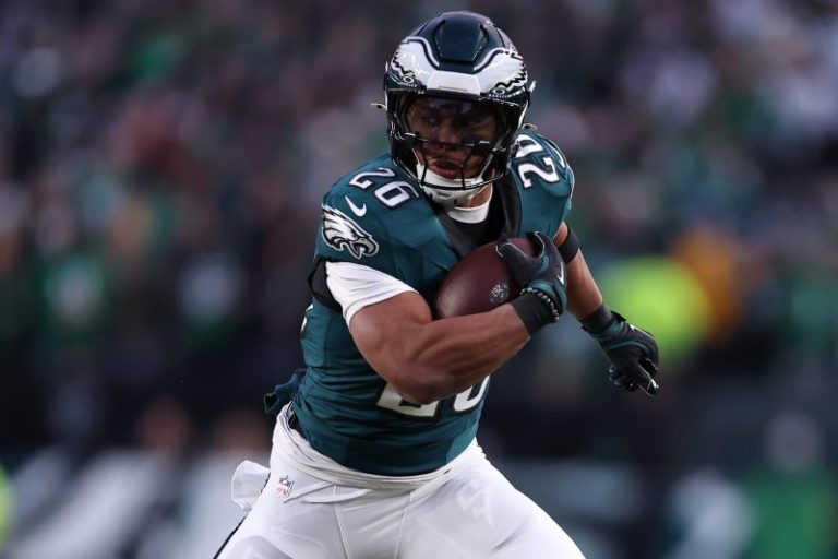 Eagles star calls for NFL guaranteed contracts, defends ‘tush push’