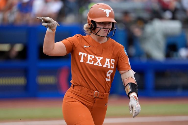 Texas vs Florida softball: Highlights from Longhorns’ WCWS win