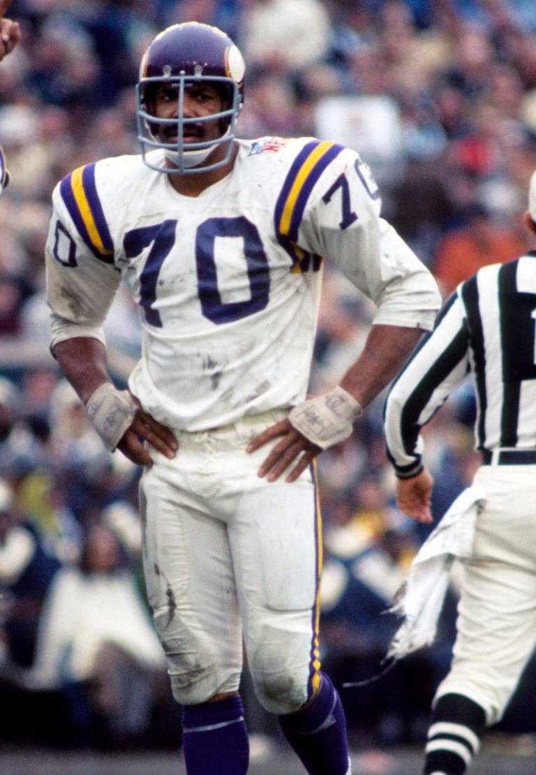 Legendary NFL ironman best known for infamous blunder dies at age 87