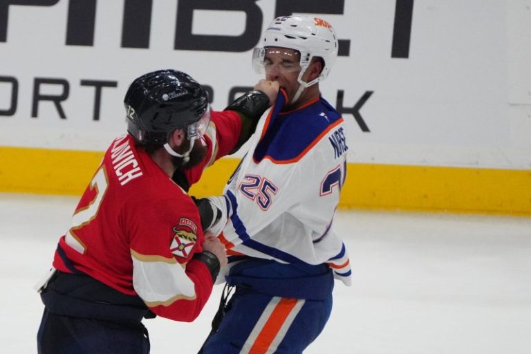 Watch: Line brawl, ejections dominate third period of Game 3