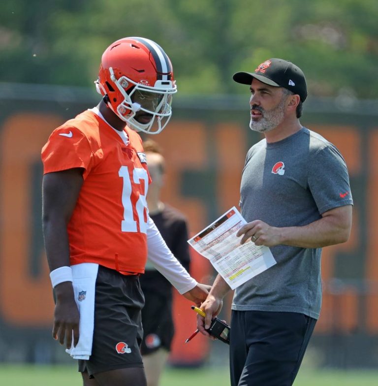 Kevin Stefanski is a QB guru. Now he’s coaching Shedeur Sanders