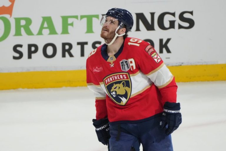 Florida Panthers star still debating whether to have surgery