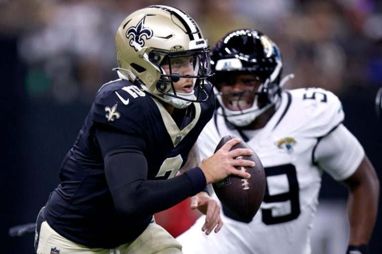 NFL’s last team to reveal starting QB makes its decision