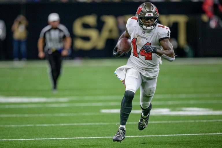 Buccaneers WR Chris Godwin to return from PUP list