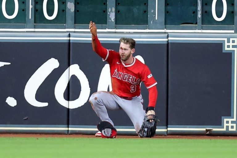 Angels’ Taylor Ward runs into digital scoreboard, carted off