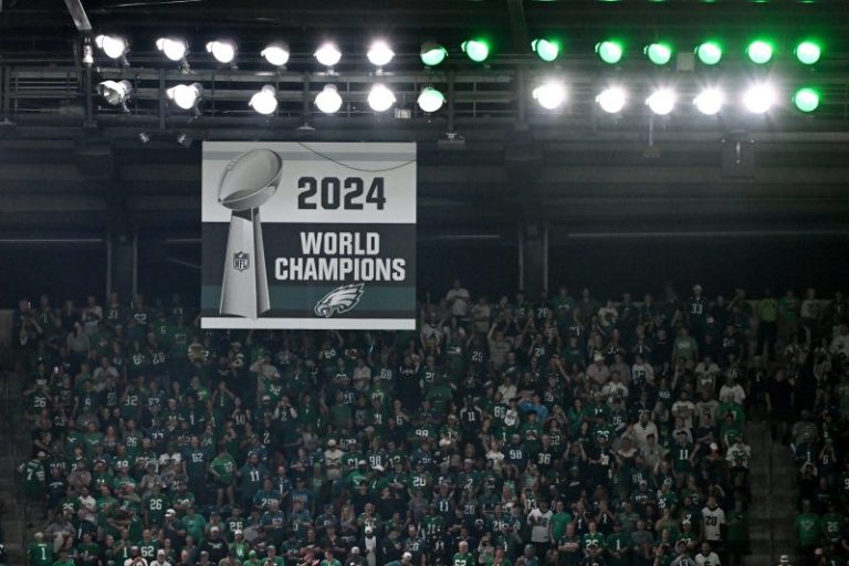 Eagles follow coach’s plan, stay inside for Super Bowl banner ceremony