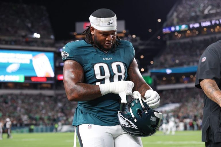 Eagles’ Carter messed up – then he owned up after spitting fiasco