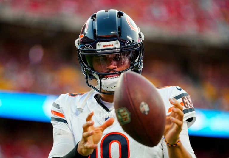 Have the Bears ever had a QB pass for 4,000 yards in a season?