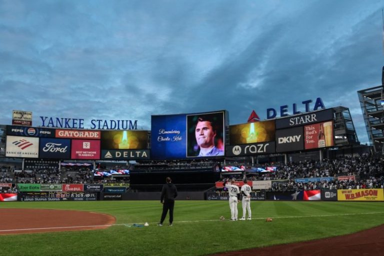 Yankees hold moment of silence for Charlie Kirk