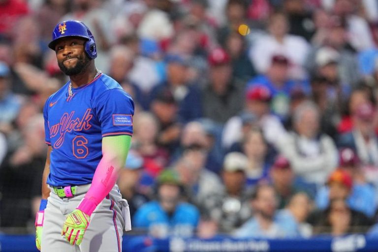 New York Mets’ meltdown opens up NL wild card race