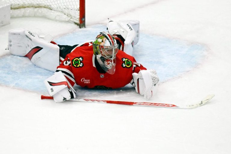 NHL tracker: Goalie lands extension; free agent has knee surgery