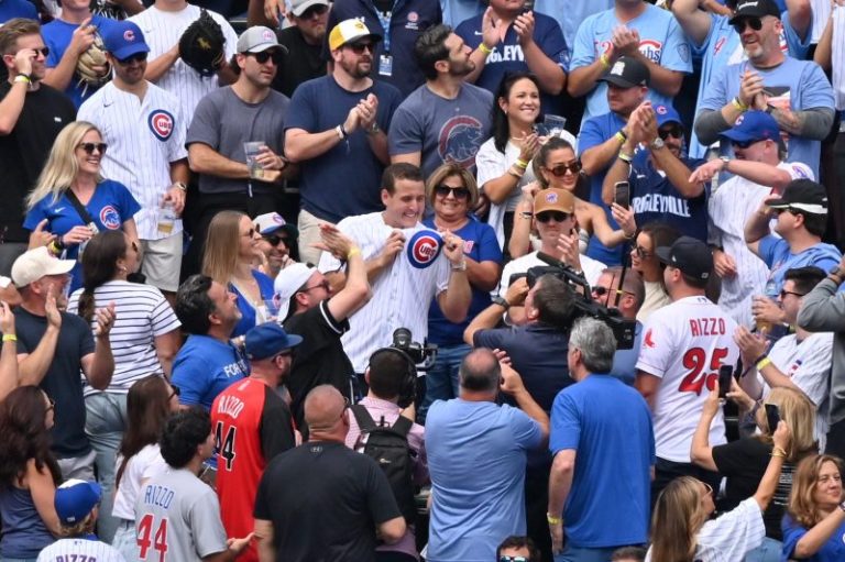 Anthony Rizzo sits in stands at Cubs game, drops home run ball