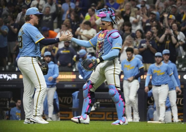 Milwaukee Brewers clinch MLB playoff spot