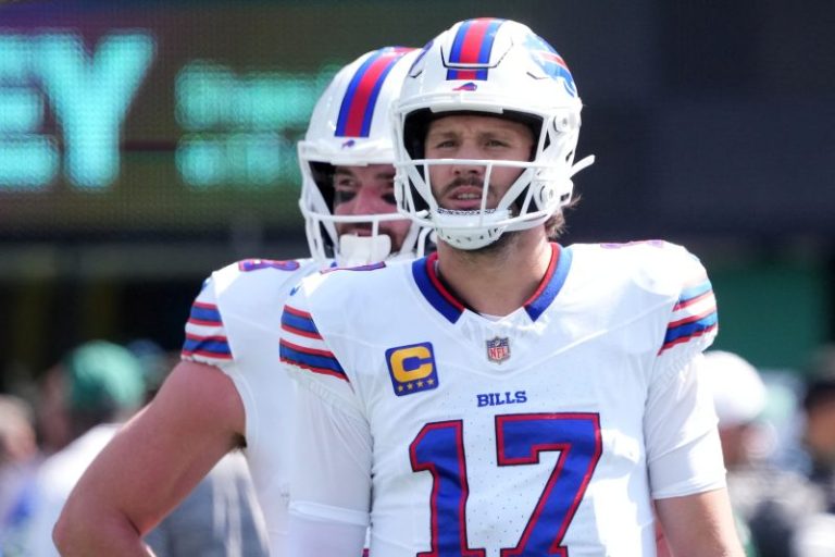 Josh Allen hurt vs. Jets, returns after brief exit