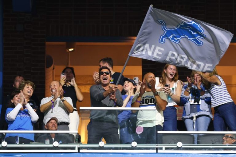 Jimmy Fallon and Keegan-Michael Key take in Lions game Week 2