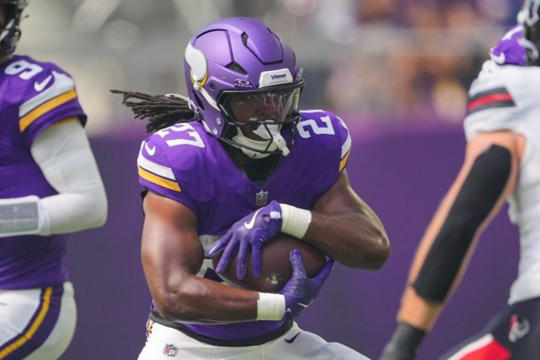Here are 16 players to start or sit for fantasy football Week 3