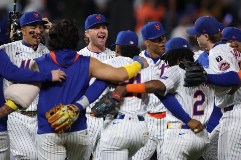 Latest MLB standings: Playoff bracket, wild card picture