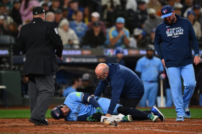 Blue Jays manager rips fans for booing injured slugger
