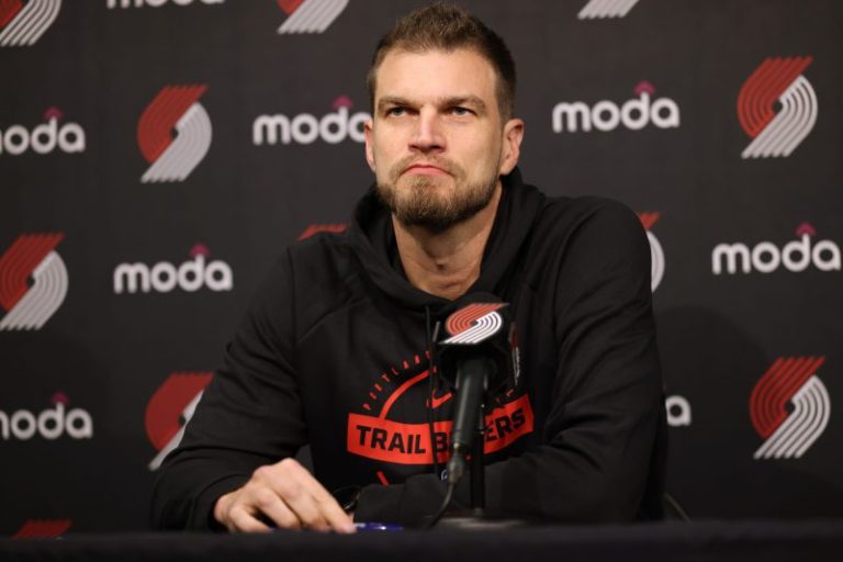 Tiago Splitter set for first game as head coach of Trail Blazers