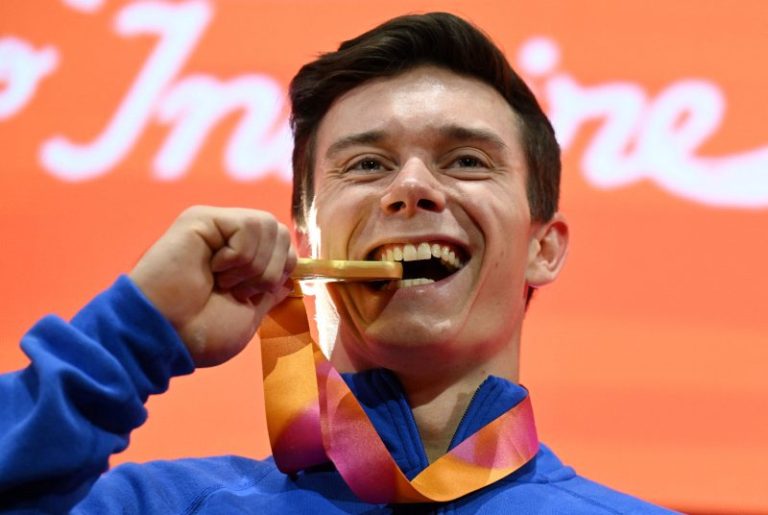 US gymnasts bringing medals home despite mixed performance