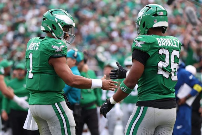 Did the Eagles fumble on tush push? This NFL rule impacted non-review